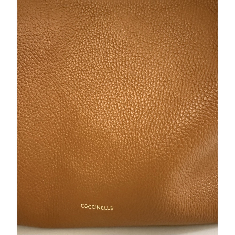 Coccinelle pebbled leather shoulder bag camel color - Picture 2 of 8